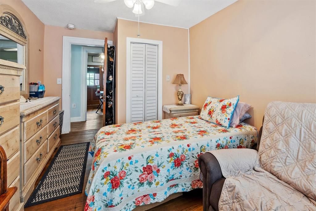 Под контрактом: $279,900 (3 спален, 2 ванн, 1819 Квадратных фут)