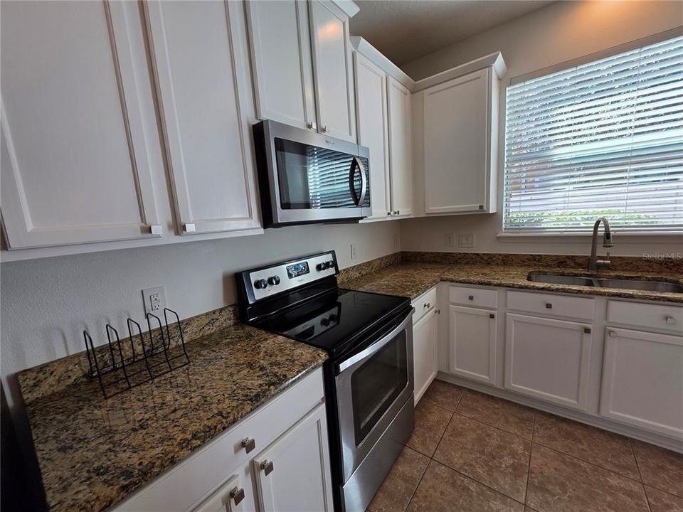 На продажу: $365,000 (3 спален, 2 ванн, 1762 Квадратных фут)