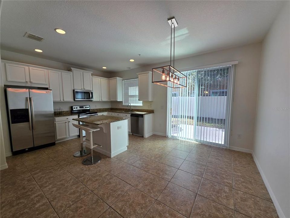 На продажу: $365,000 (3 спален, 2 ванн, 1762 Квадратных фут)