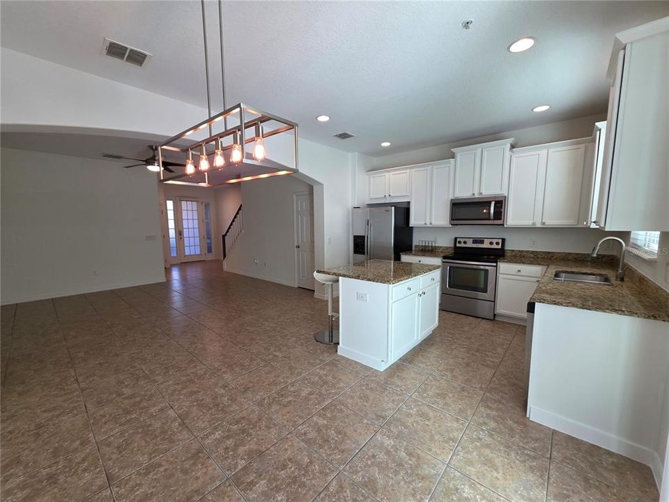 На продажу: $365,000 (3 спален, 2 ванн, 1762 Квадратных фут)