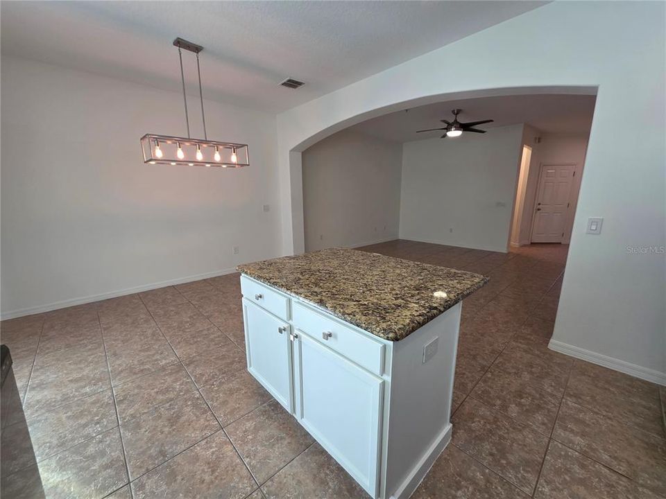 На продажу: $365,000 (3 спален, 2 ванн, 1762 Квадратных фут)