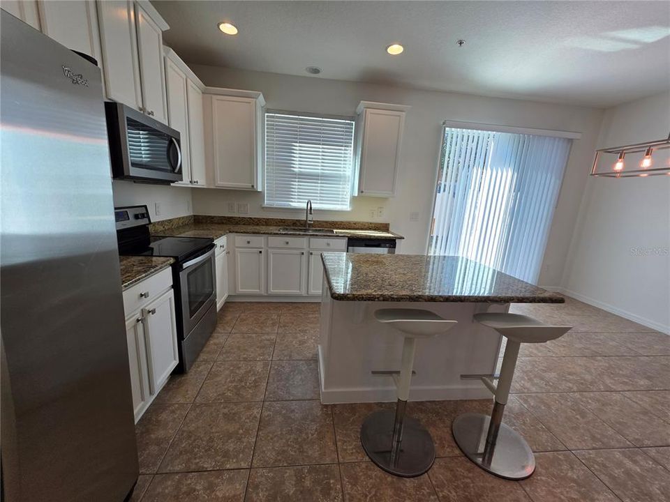 На продажу: $365,000 (3 спален, 2 ванн, 1762 Квадратных фут)