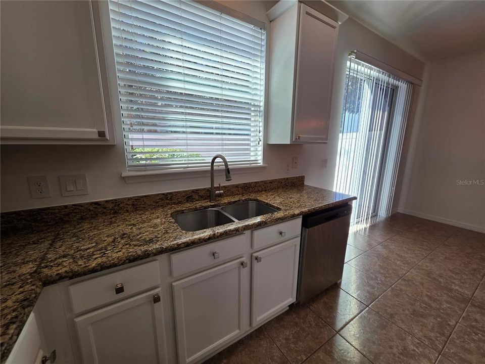 На продажу: $365,000 (3 спален, 2 ванн, 1762 Квадратных фут)