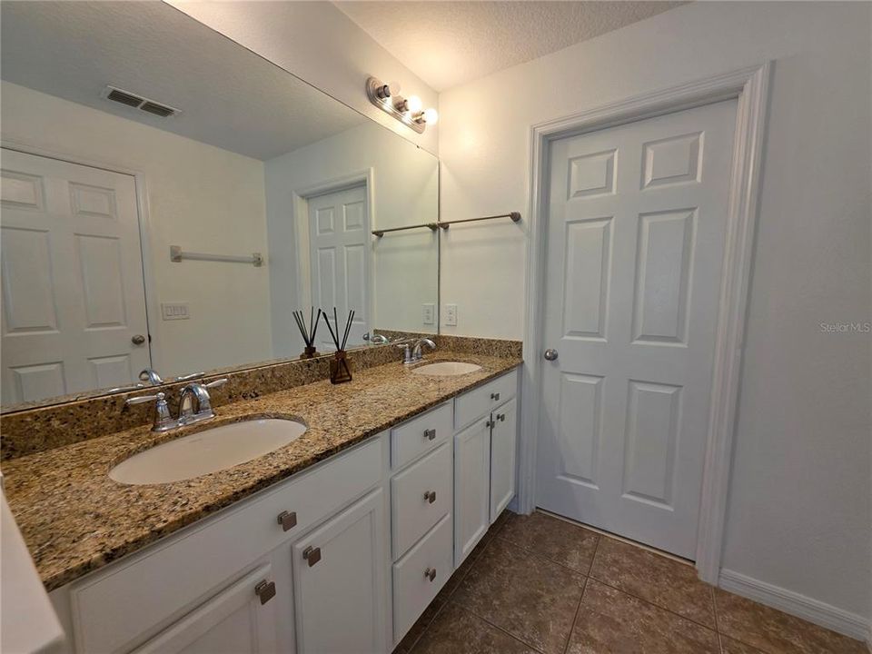 На продажу: $365,000 (3 спален, 2 ванн, 1762 Квадратных фут)