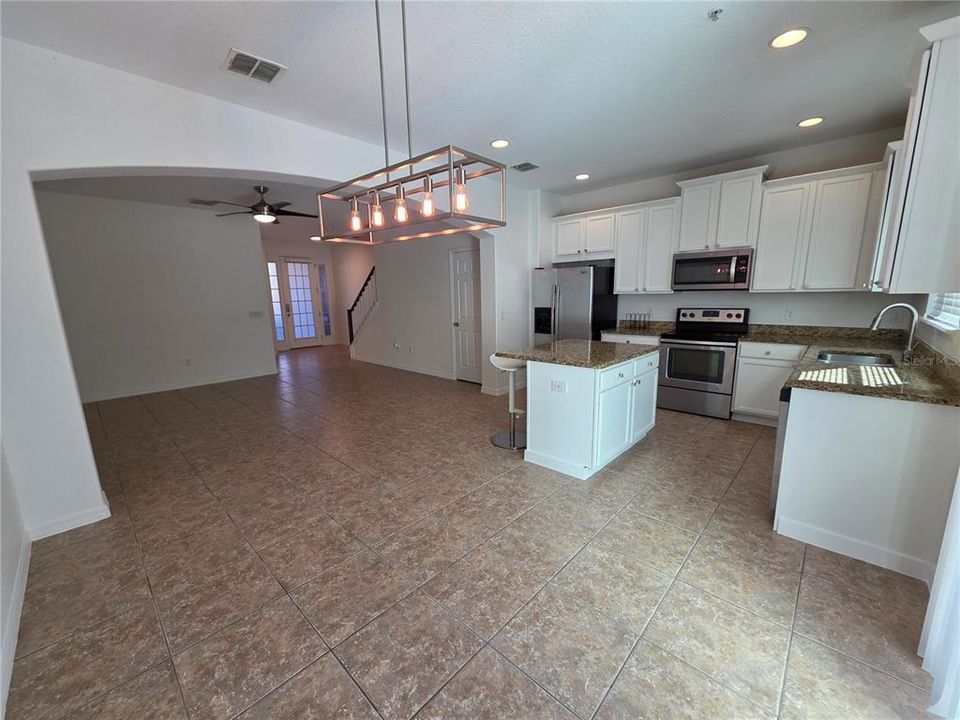 На продажу: $365,000 (3 спален, 2 ванн, 1762 Квадратных фут)