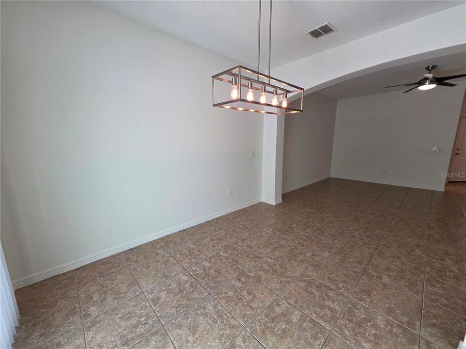 На продажу: $365,000 (3 спален, 2 ванн, 1762 Квадратных фут)