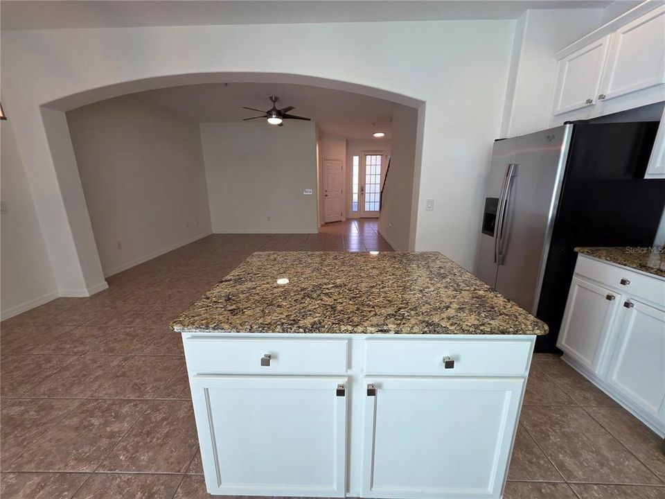 На продажу: $365,000 (3 спален, 2 ванн, 1762 Квадратных фут)