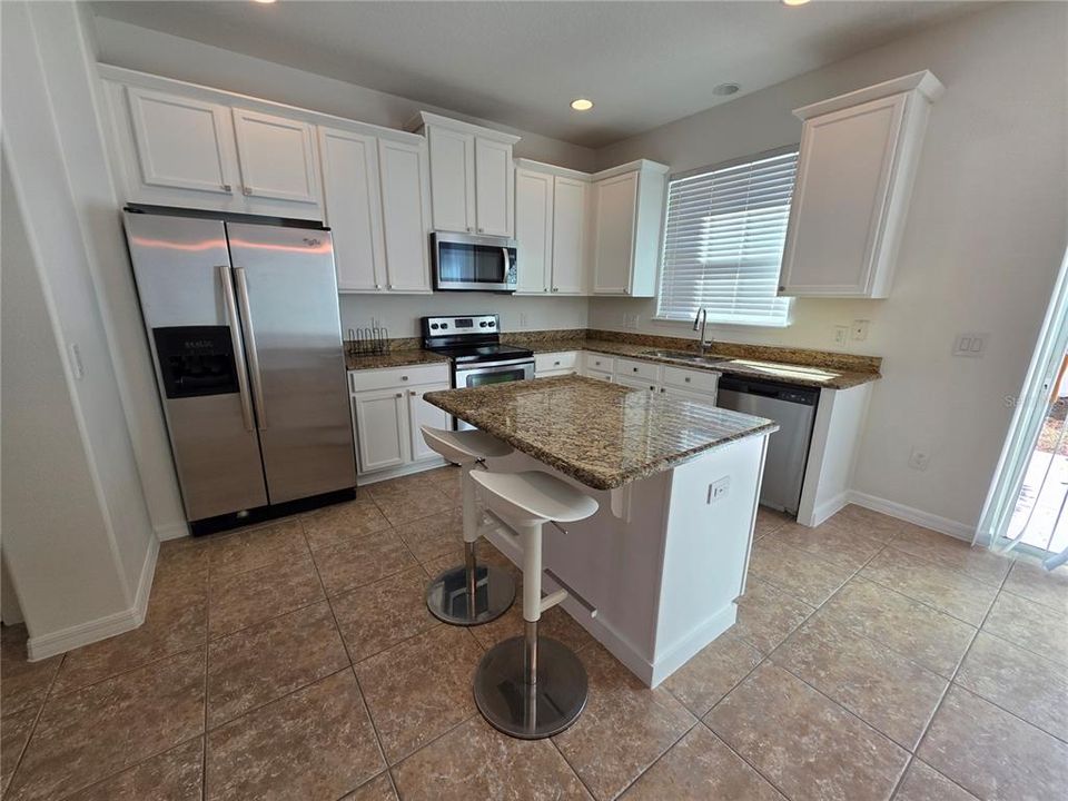 На продажу: $365,000 (3 спален, 2 ванн, 1762 Квадратных фут)