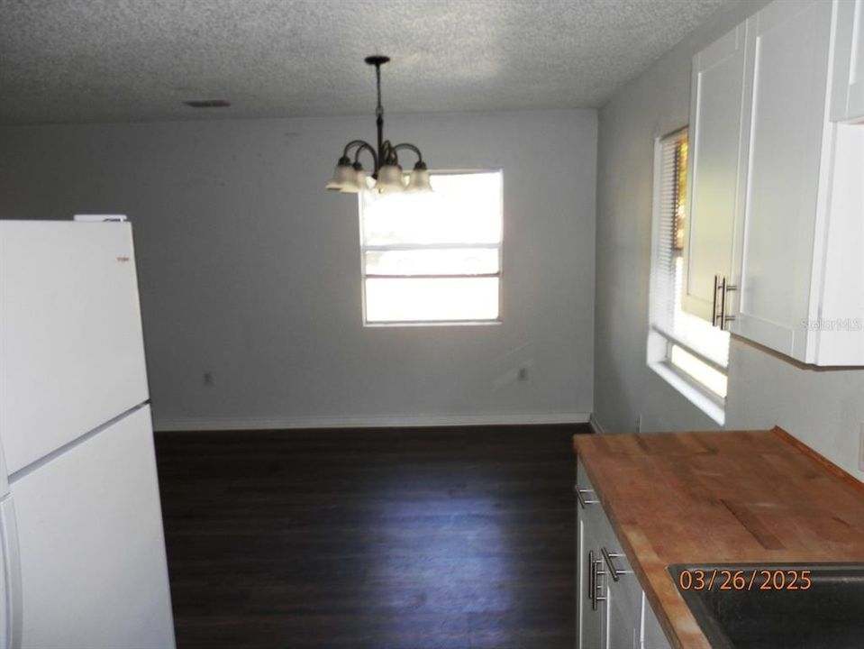 待售: $84,900 (3 贝兹, 1 浴室, 960 平方英尺)