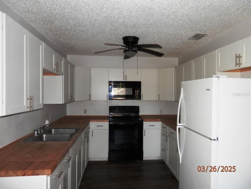 待售: $84,900 (3 贝兹, 1 浴室, 960 平方英尺)