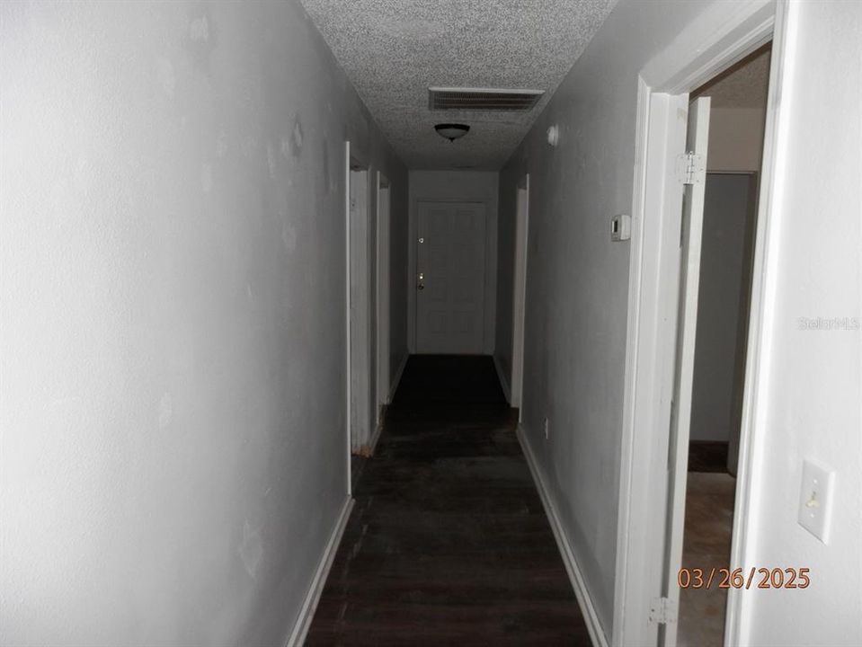 待售: $84,900 (3 贝兹, 1 浴室, 960 平方英尺)