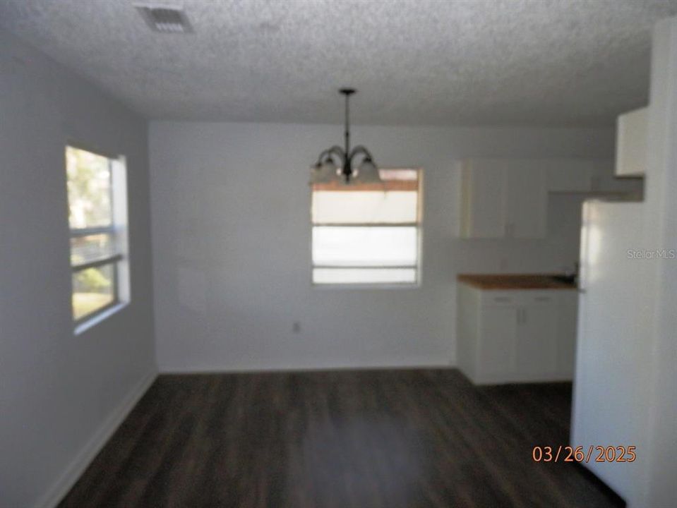 待售: $84,900 (3 贝兹, 1 浴室, 960 平方英尺)