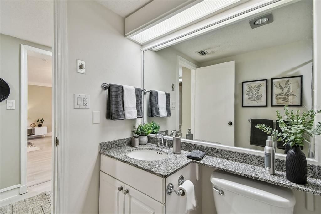 На продажу: $254,000 (1 спален, 1 ванн, 825 Квадратных фут)