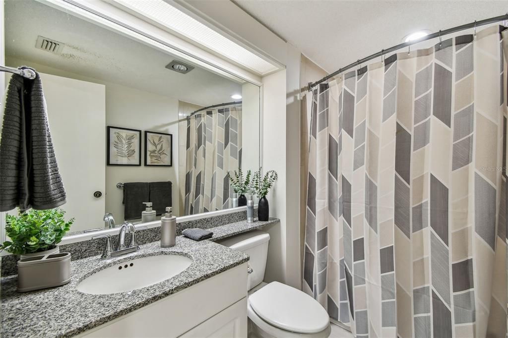 На продажу: $254,000 (1 спален, 1 ванн, 825 Квадратных фут)