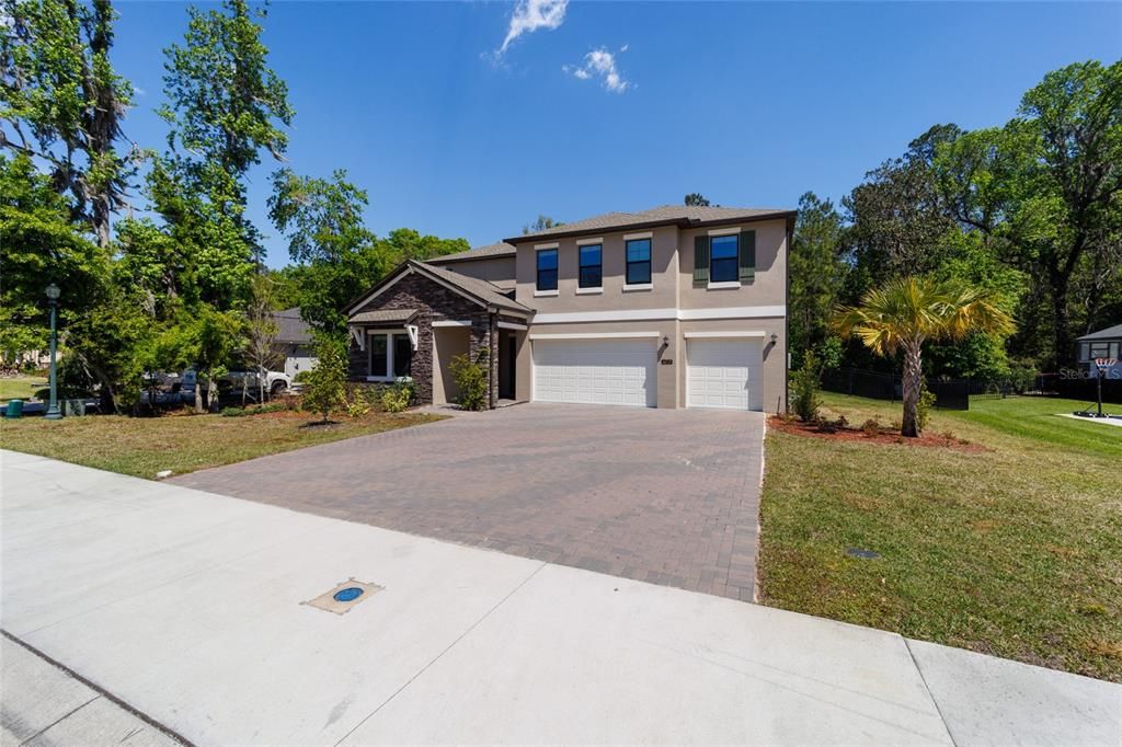 Vendido Recientemente: $750,000 (5 camas, 4 baños, 3718 Pies cuadrados)