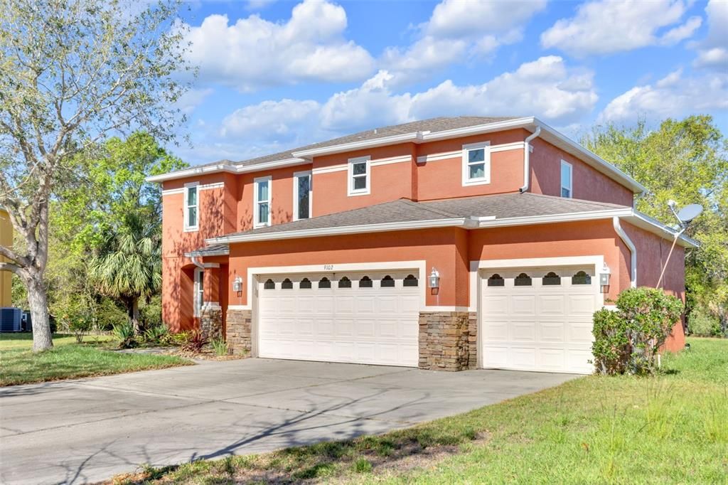 Recently Sold: $450,000 (4 beds, 2 baths, 3289 Square Feet)
