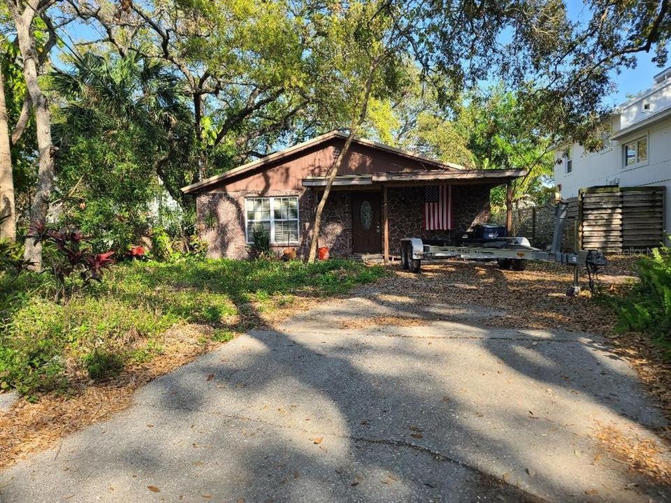 最近售出: $350,000 (3 贝兹, 1 浴室, 1120 平方英尺)