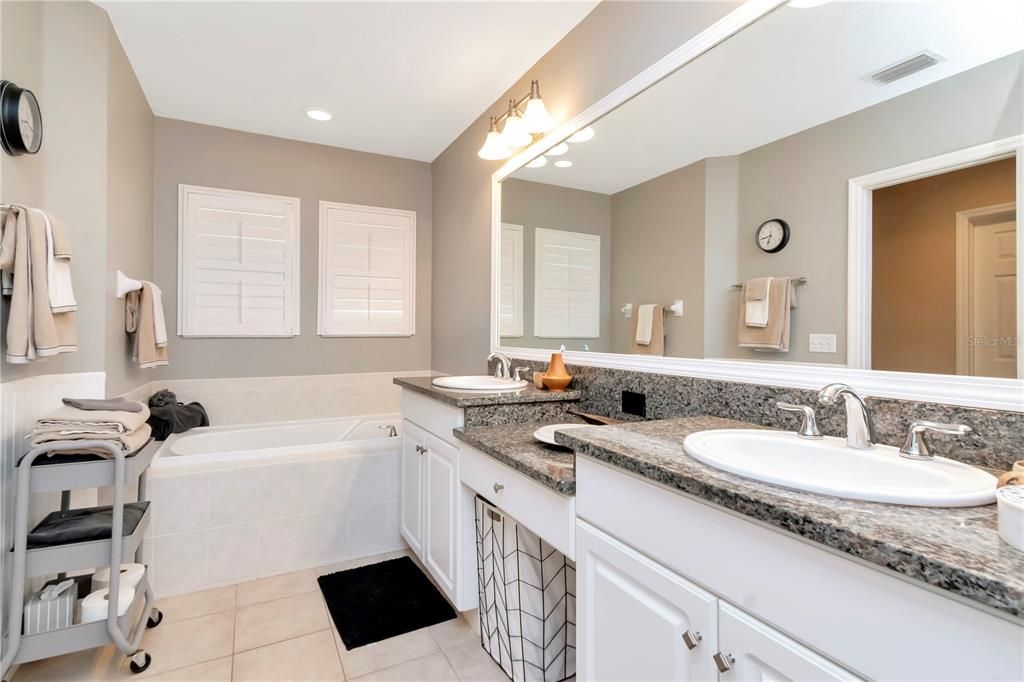 For Sale: $595,000 (3 beds, 2 baths, 2348 Square Feet)