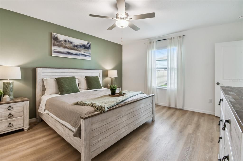 Под контрактом: $415,000 (5 спален, 2 ванн, 2389 Квадратных фут)