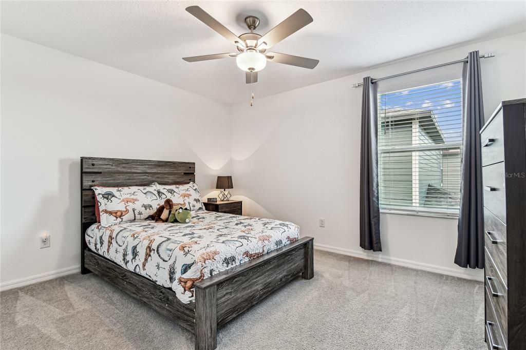 Под контрактом: $415,000 (5 спален, 2 ванн, 2389 Квадратных фут)