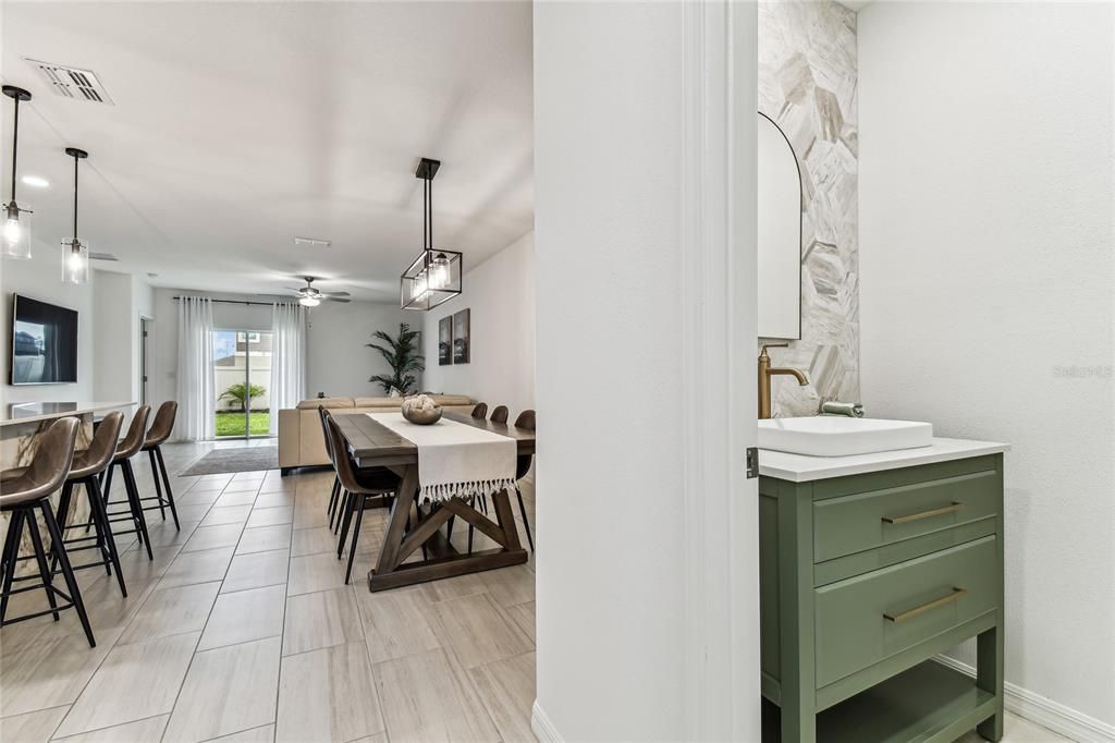 Под контрактом: $415,000 (5 спален, 2 ванн, 2389 Квадратных фут)