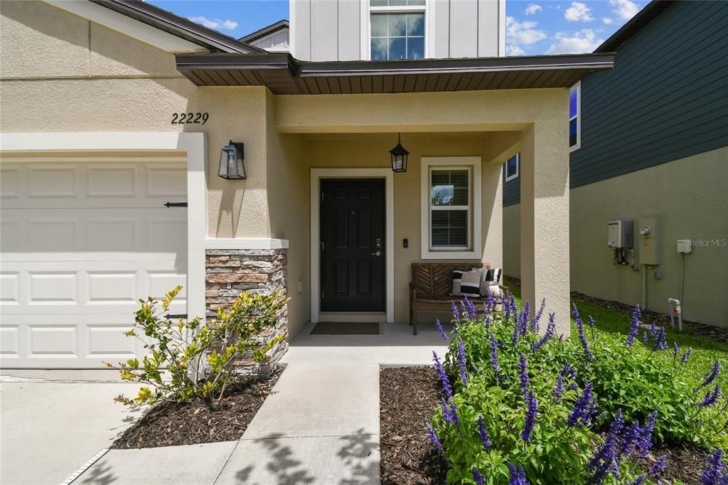 Под контрактом: $415,000 (5 спален, 2 ванн, 2389 Квадратных фут)