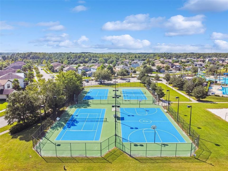 Под контрактом: $415,000 (5 спален, 2 ванн, 2389 Квадратных фут)