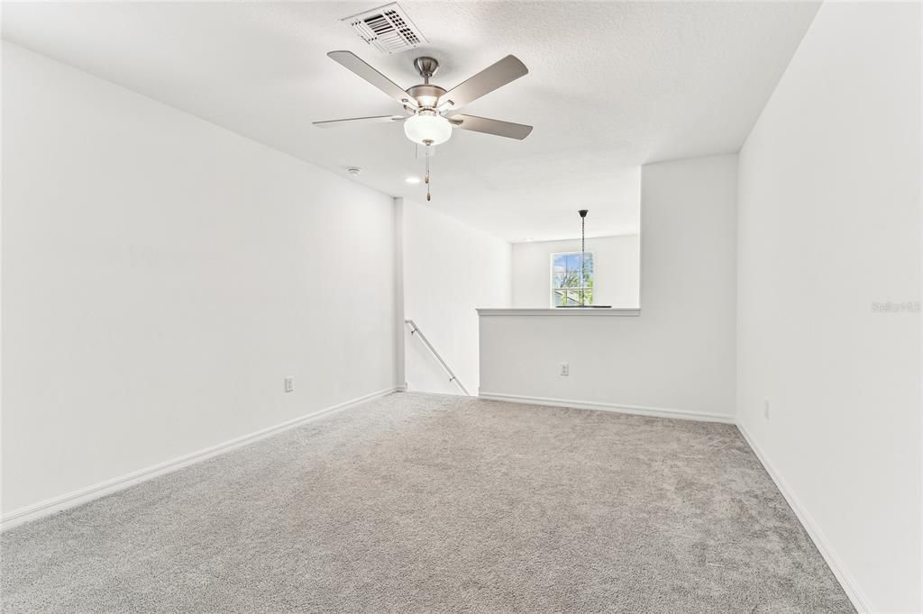 Под контрактом: $415,000 (5 спален, 2 ванн, 2389 Квадратных фут)