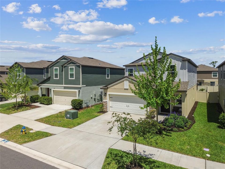 Под контрактом: $415,000 (5 спален, 2 ванн, 2389 Квадратных фут)