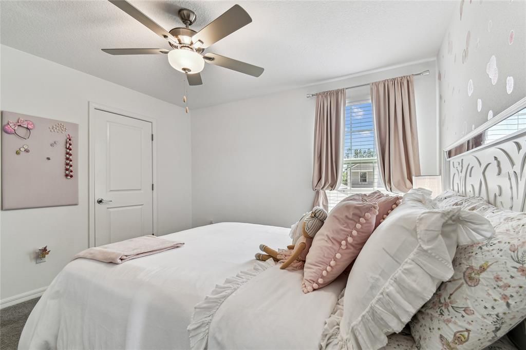 Под контрактом: $415,000 (5 спален, 2 ванн, 2389 Квадратных фут)