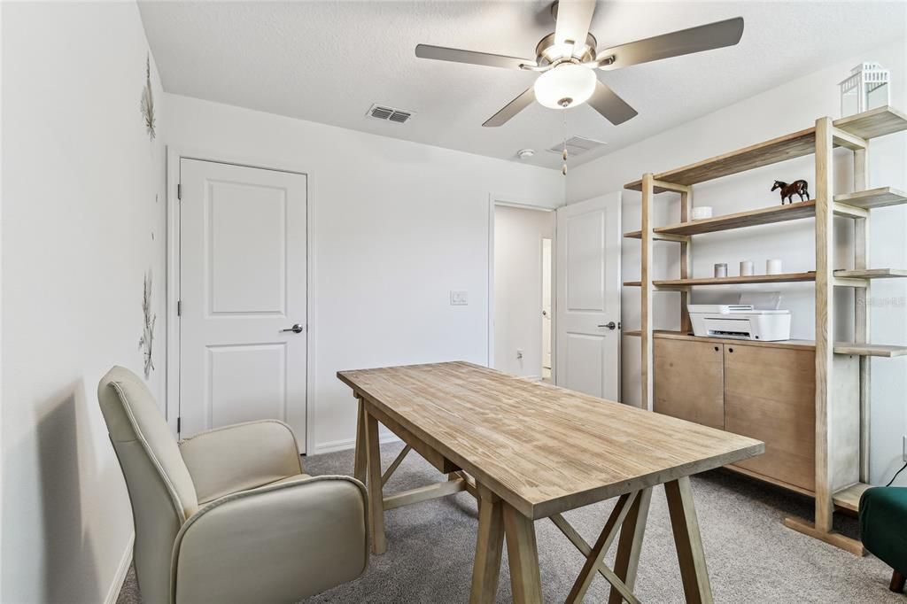 Под контрактом: $415,000 (5 спален, 2 ванн, 2389 Квадратных фут)