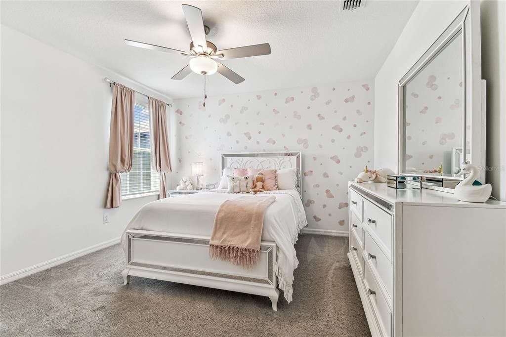 Под контрактом: $415,000 (5 спален, 2 ванн, 2389 Квадратных фут)