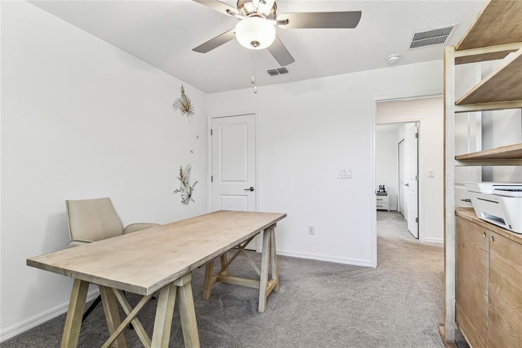 Под контрактом: $415,000 (5 спален, 2 ванн, 2389 Квадратных фут)