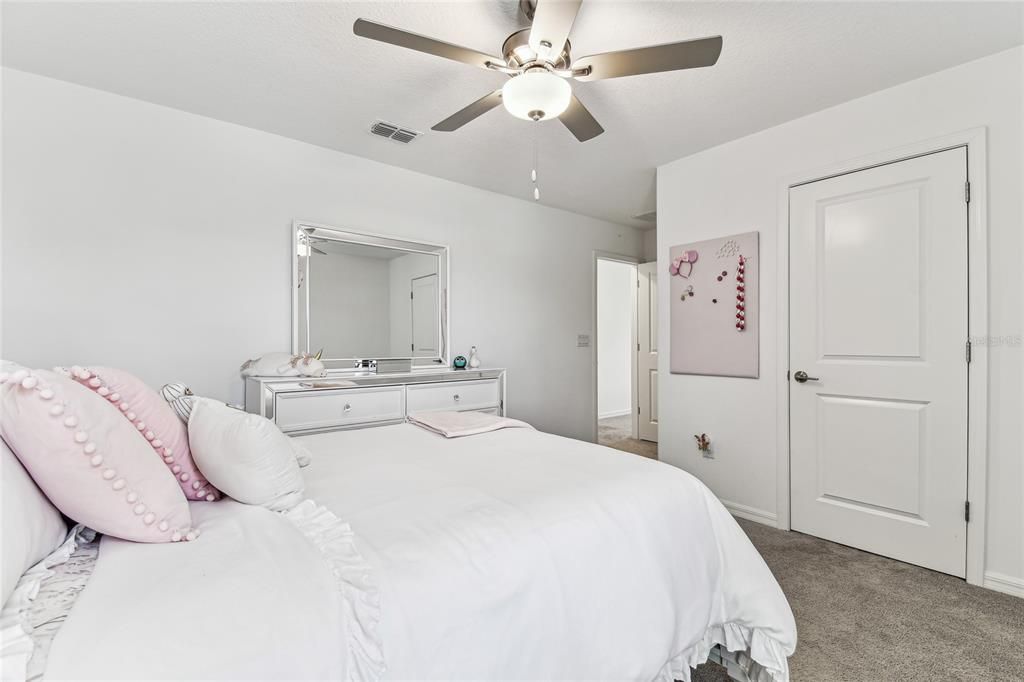 Под контрактом: $415,000 (5 спален, 2 ванн, 2389 Квадратных фут)