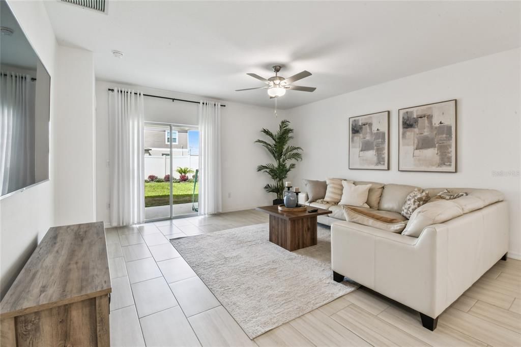 Под контрактом: $415,000 (5 спален, 2 ванн, 2389 Квадратных фут)