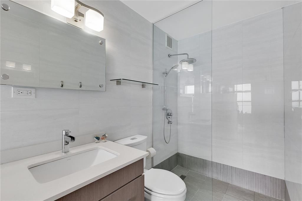 Active With Contract: $465,000 (1 beds, 2 baths, 1032 Square Feet)