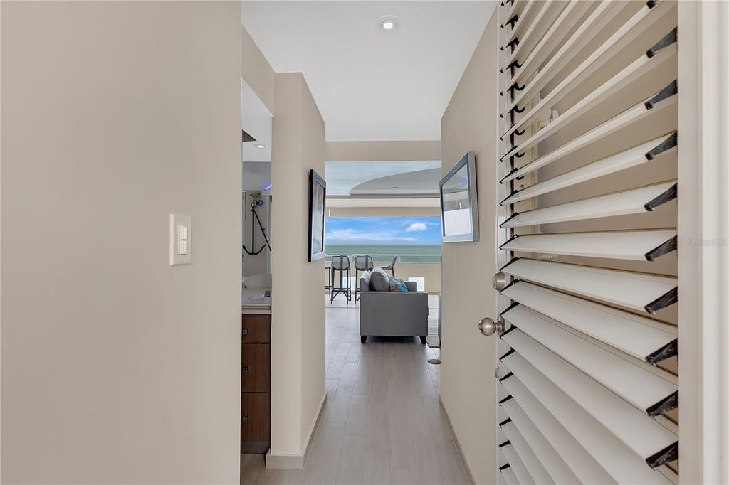 Active With Contract: $465,000 (1 beds, 2 baths, 1032 Square Feet)