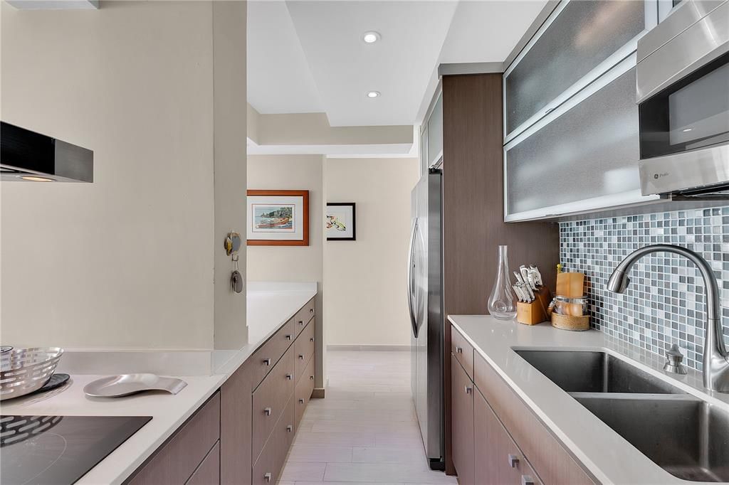 Active With Contract: $465,000 (1 beds, 2 baths, 1032 Square Feet)