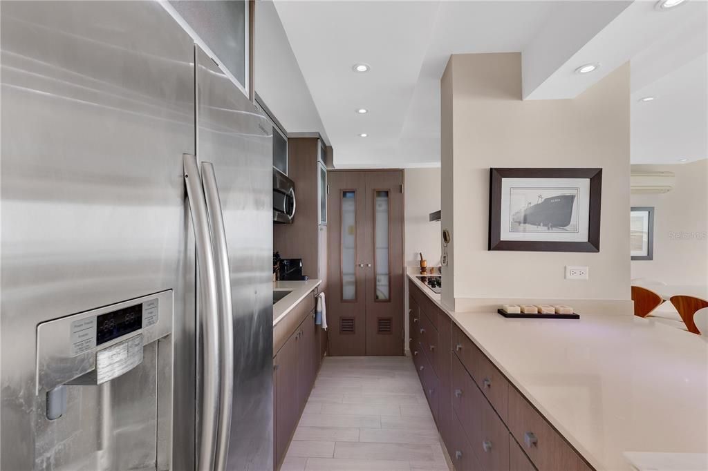 Active With Contract: $465,000 (1 beds, 2 baths, 1032 Square Feet)