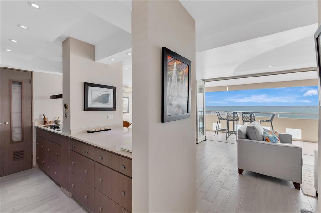 Active With Contract: $465,000 (1 beds, 2 baths, 1032 Square Feet)