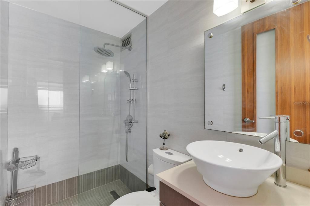 Active With Contract: $465,000 (1 beds, 2 baths, 1032 Square Feet)