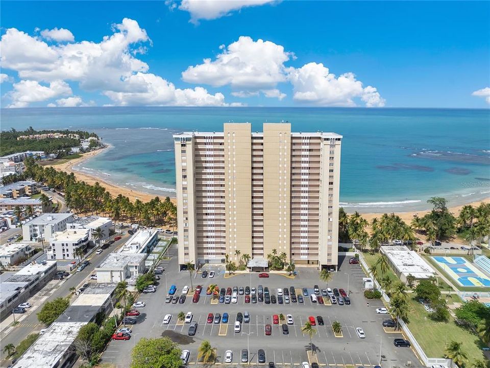 Active With Contract: $465,000 (1 beds, 2 baths, 1032 Square Feet)