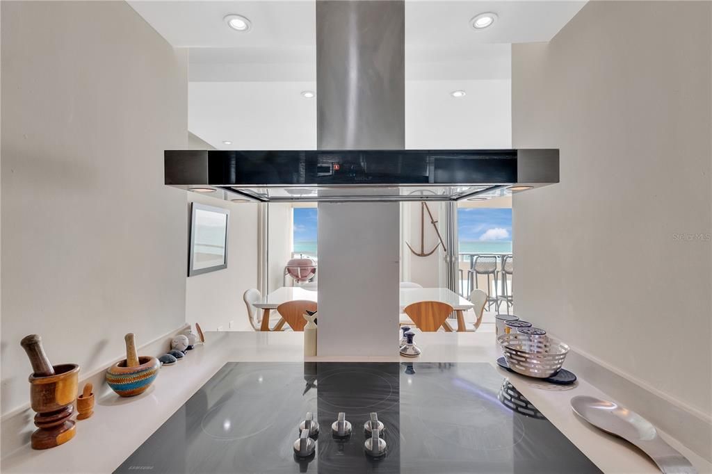 Active With Contract: $465,000 (1 beds, 2 baths, 1032 Square Feet)