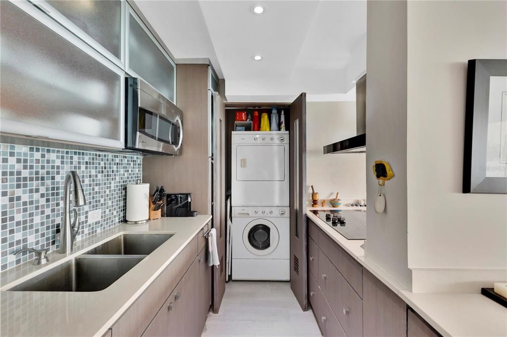 Active With Contract: $465,000 (1 beds, 2 baths, 1032 Square Feet)