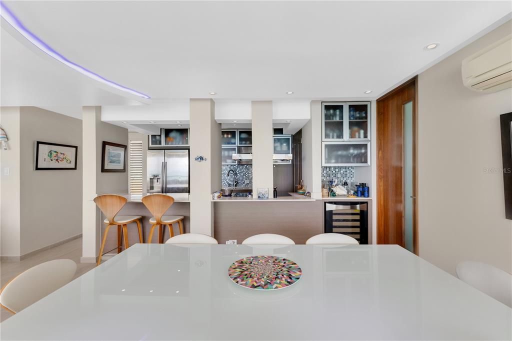 Active With Contract: $465,000 (1 beds, 2 baths, 1032 Square Feet)