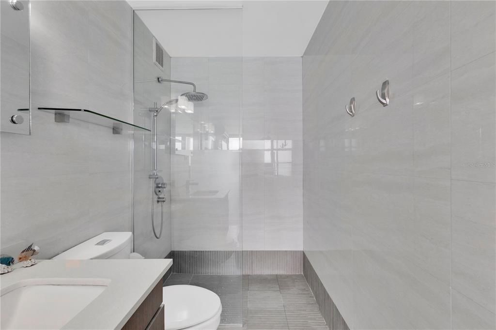 Active With Contract: $465,000 (1 beds, 2 baths, 1032 Square Feet)