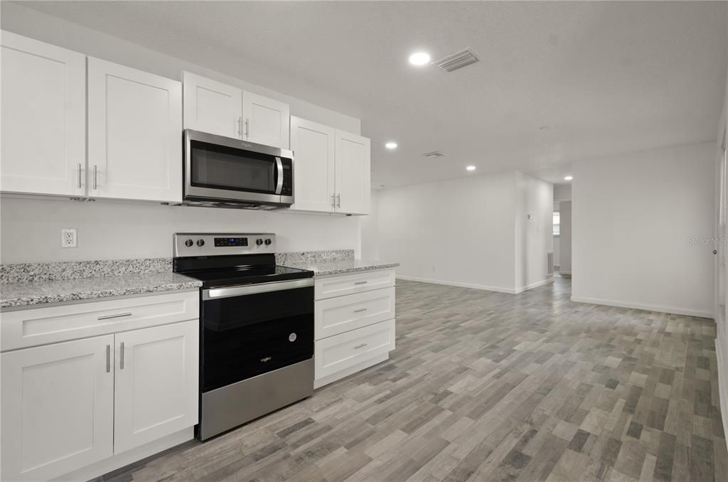 На продажу: $289,900 (3 спален, 2 ванн, 1170 Квадратных фут)