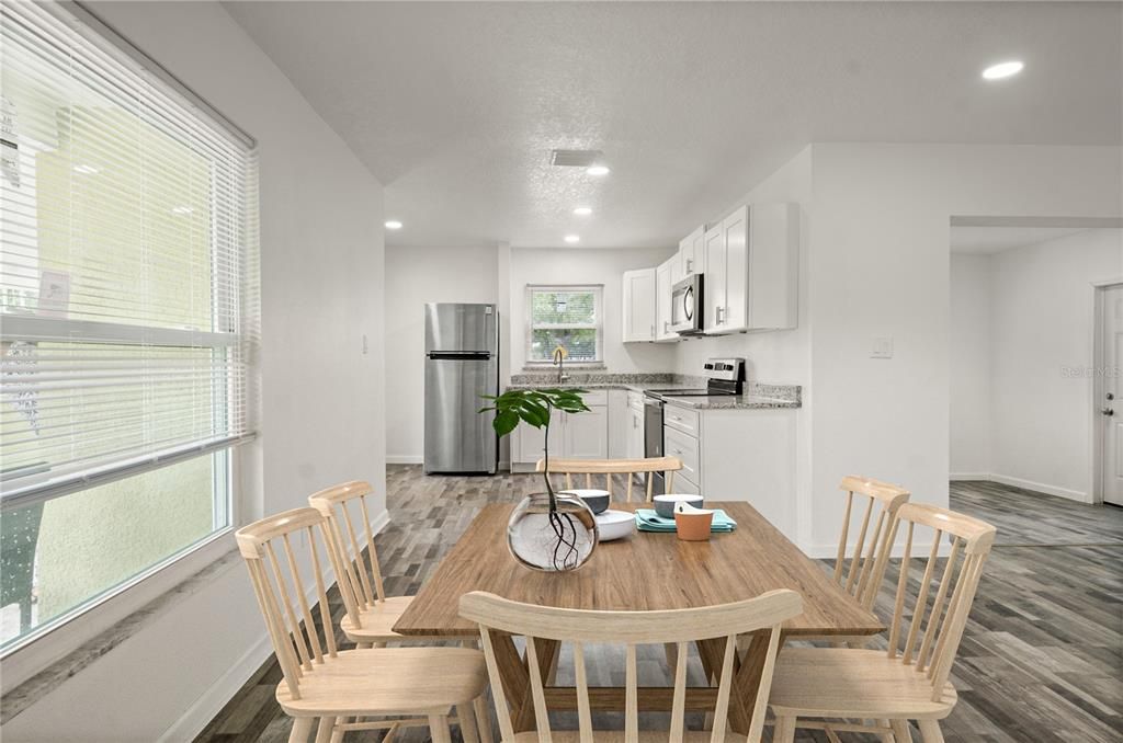 На продажу: $289,900 (3 спален, 2 ванн, 1170 Квадратных фут)