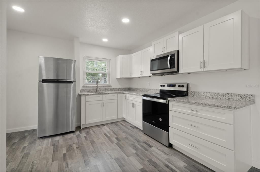 На продажу: $289,900 (3 спален, 2 ванн, 1170 Квадратных фут)