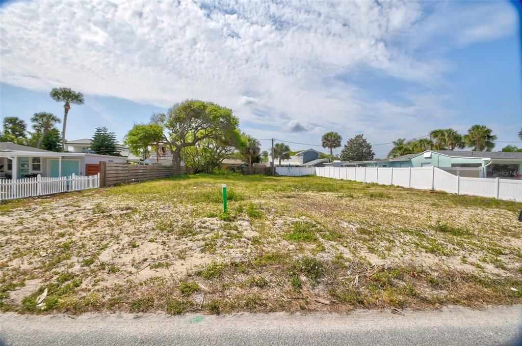 For Sale: $750,000 (0.23 acres)